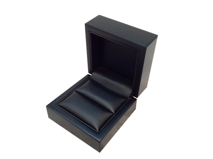 Black in Black Elegance Ring Box