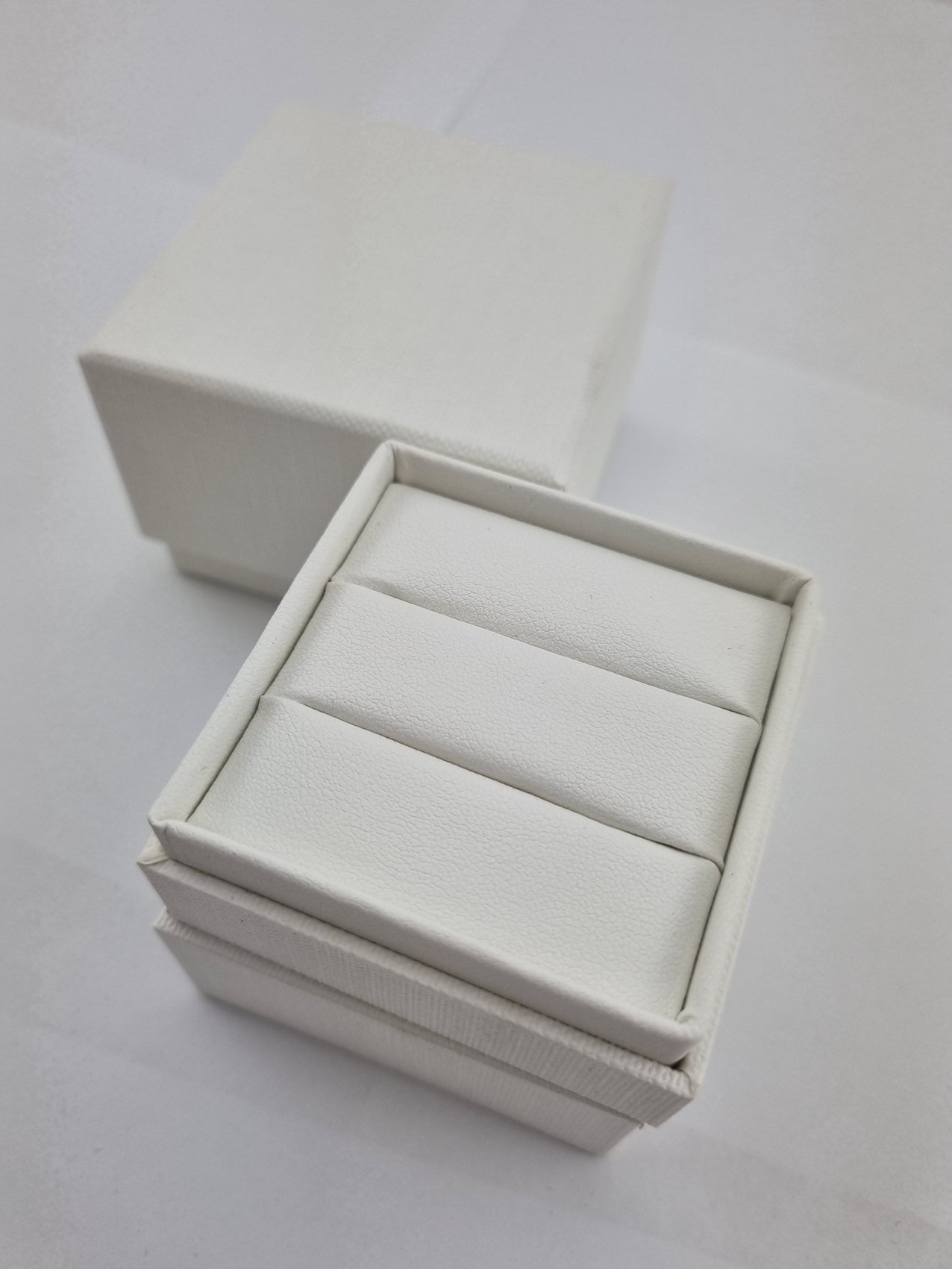 White Delight Double Ring box